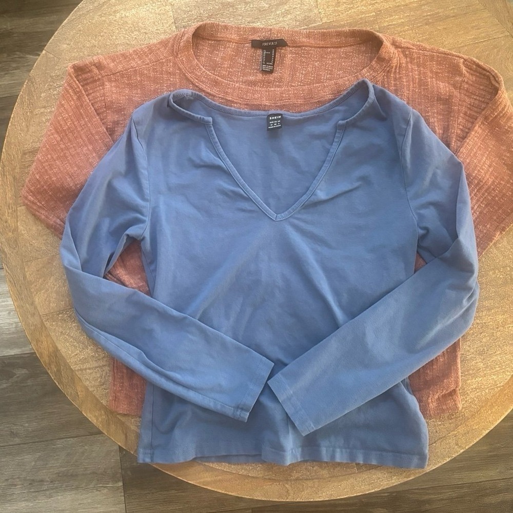 Women's Medium Tops Lot of 2